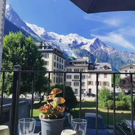 La Verticale Ex Du Louvre Chamonix